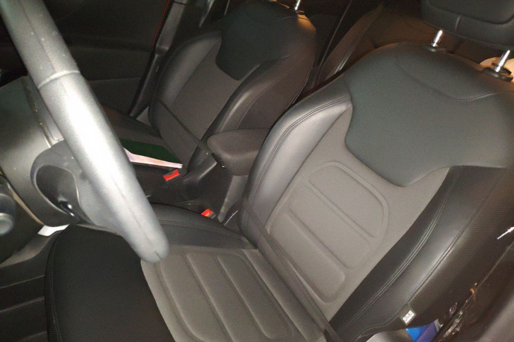 Jeep 自由侠 2019款 220T 自动领先版中控内饰19