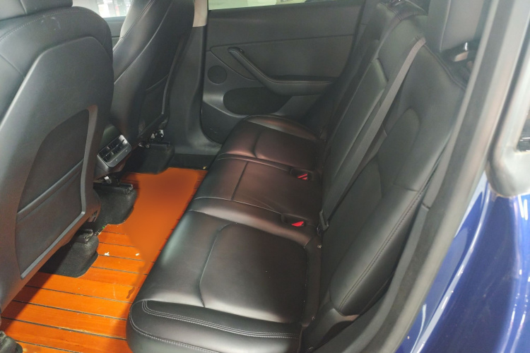 特斯拉 Model Y 2021款 长续航全轮驱动版中控内饰7004