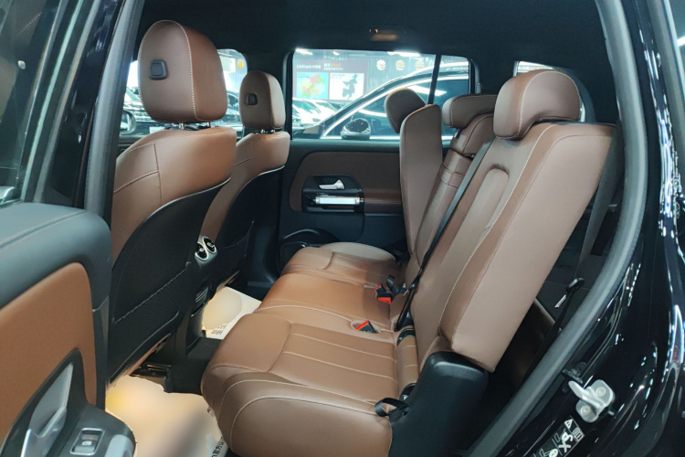 奔驰GLB 2024款 改款 GLB 220 时尚型中控内饰7004