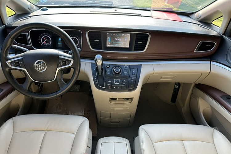 别克GL8 2018款 28T 豪华型 国VI中控内饰7001