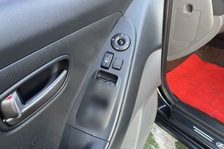 现代 悦动 2011款 1.6L 手动舒适型局部细节9003