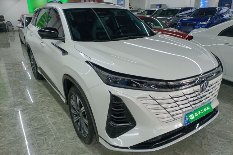 长安CS75 PLUS 2024款 第三代 冠军版 1.5T 智驾劲航型车身外观3