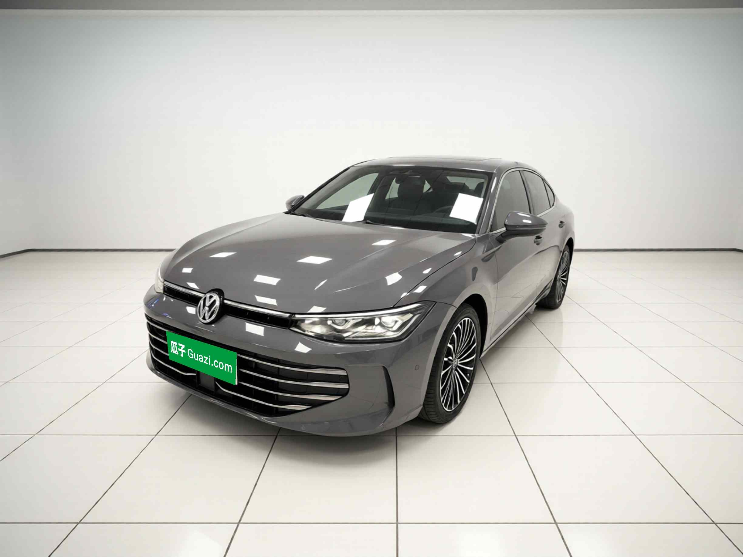 大众 帕萨特 2025款 Pro 380TSI 龙尊版(2)