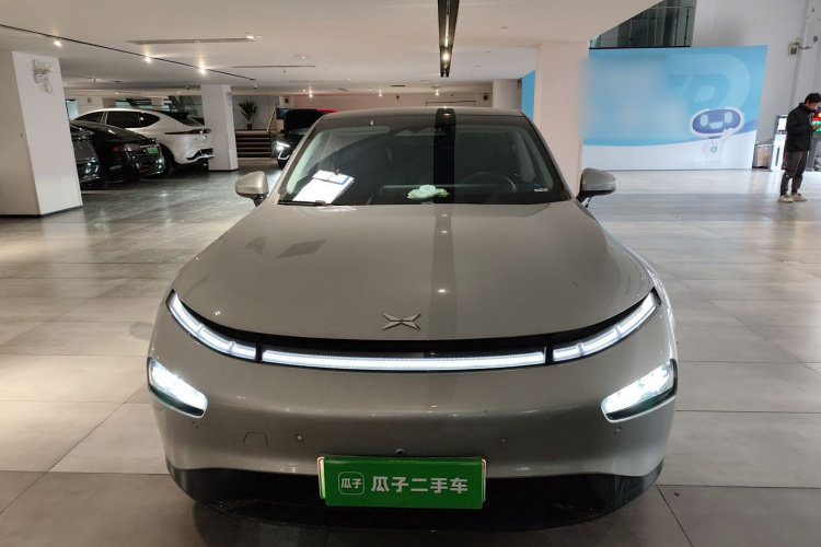 小鹏P7 2022款 480E车身外观2