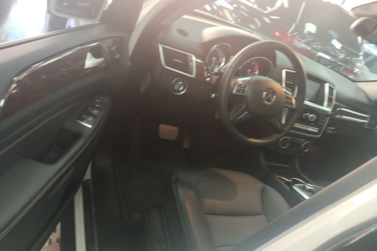 奔驰M级 2014款 ML 320 4MATIC中控内饰20