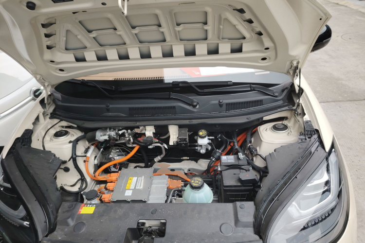 五菱汽车 五菱缤果 2025款 333km 灵犀互联款机舱底盘24