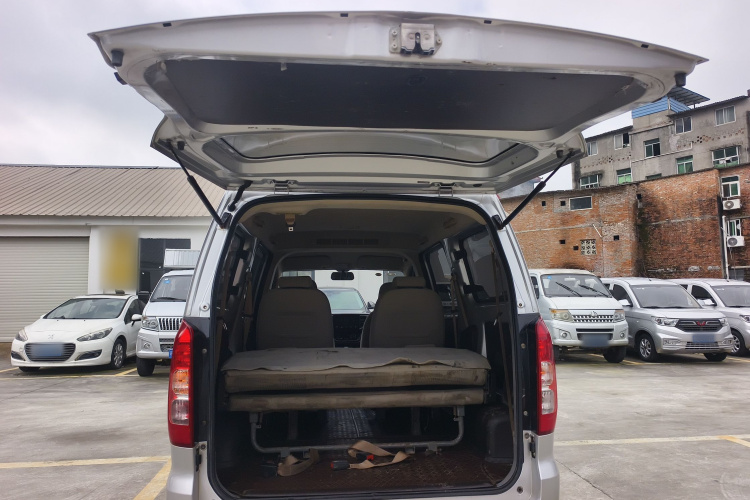 五菱汽车 五菱宏光V 2022款 1.5L劲享版电动助力LAR机舱底盘23