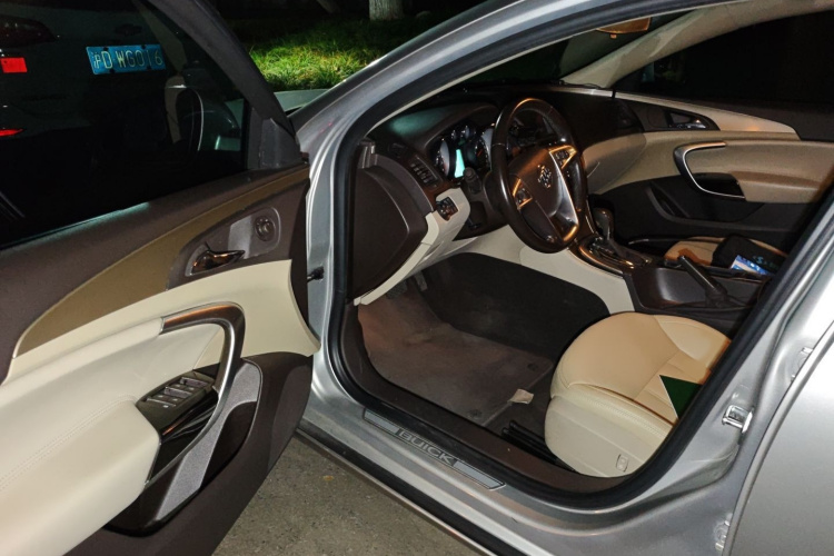 别克 君威 2012款 2.0L 舒适版中控内饰7003