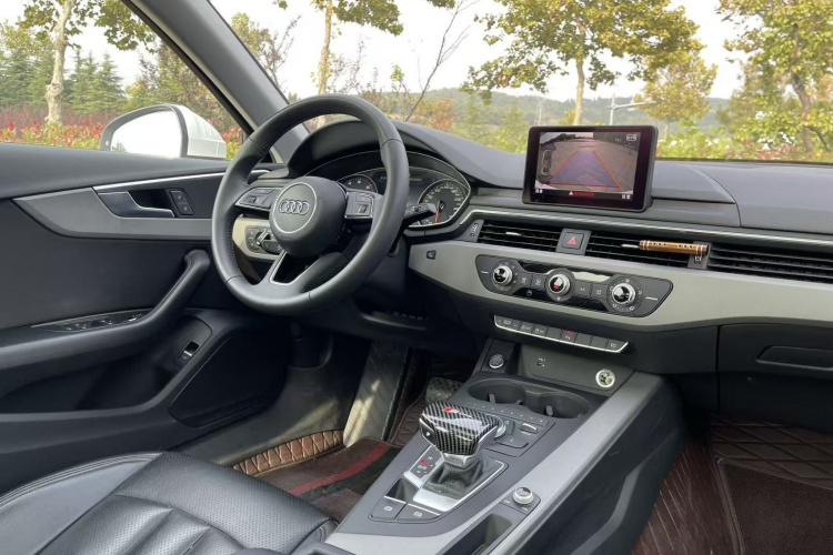奥迪A4L 2018款 30周年年型 40 TFSI 进取型中控内饰7003