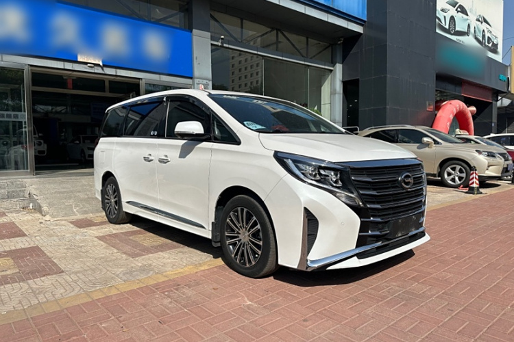 广汽传祺 传祺M8 2023款 领秀系列 390T 尊贵版车身外观6002