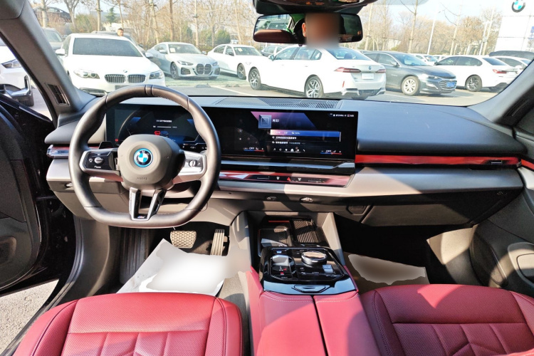 宝马i5 2024款 eDrive 35L M运动套装中控内饰12
