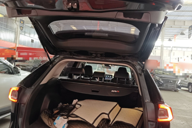 丰田 威兰达 2022款 2.0L CVT两驱豪华PLUS版机舱底盘23