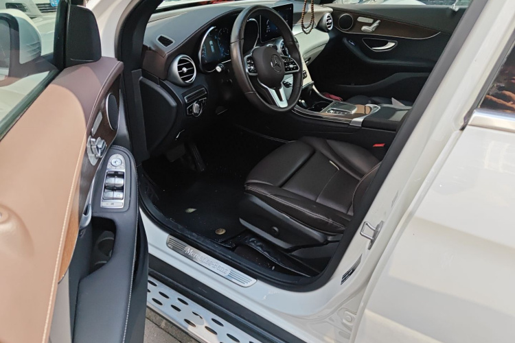 奔驰GLC 2022款 改款 GLC 300 L 4MATIC 动感型臻藏版中控内饰20