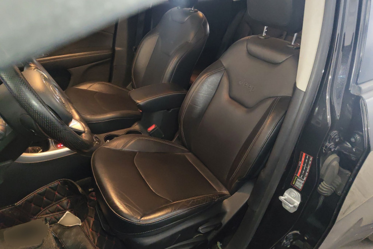 Jeep 指南者 2017款 200T 自动家享版中控内饰19