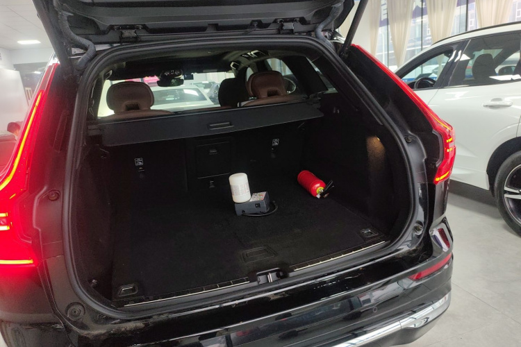 沃尔沃XC60 2024款 B5 四驱智远豪华版机舱底盘23