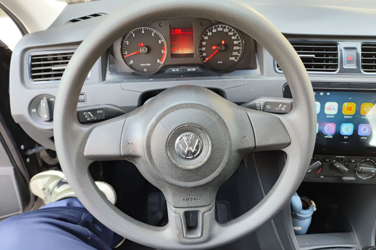 大众 桑塔纳 2015款 1.6L 手动风尚版中控内饰13