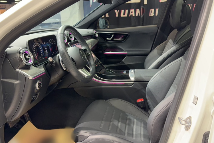 奔驰C级 2023款 C 260 L 运动版中控内饰7003