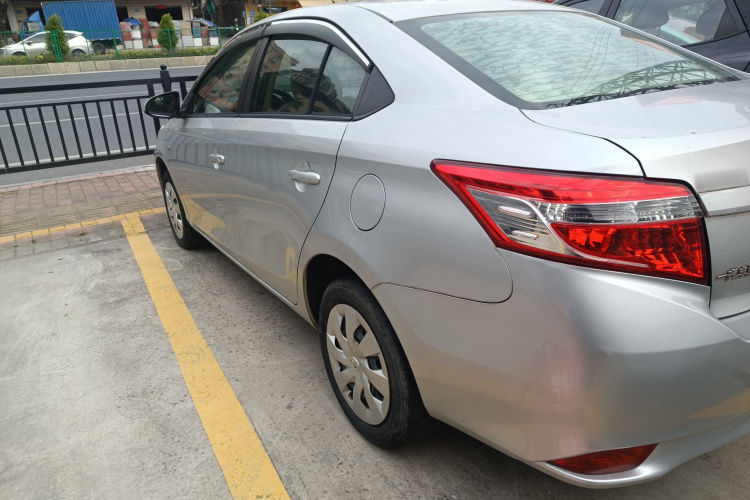 丰田 威驰 2014款 1.5L 自动智臻版车身外观4