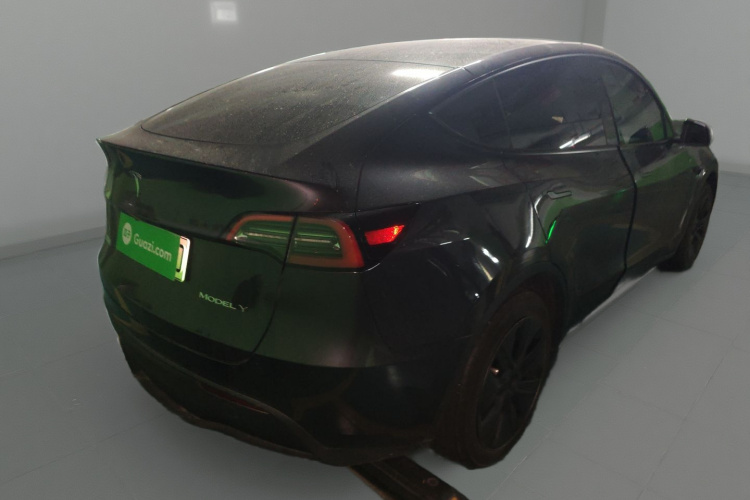 特斯拉 Model Y 2024款 后轮驱动版车身外观7