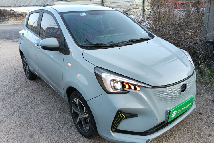 长安欧尚 奔奔E-Star 2022款 清心版 多彩款 磷酸铁锂车身外观3