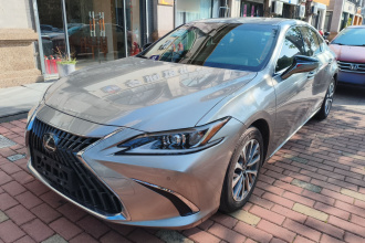 雷克萨斯ES 2022款 300h 卓越版