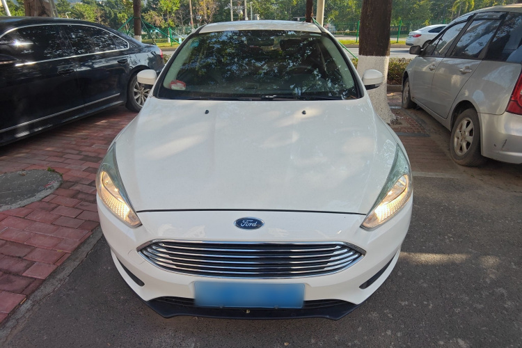 福特 福克斯 2018款 三厢经典 EcoBoost 125 自动超能风尚型智行版车身外观2