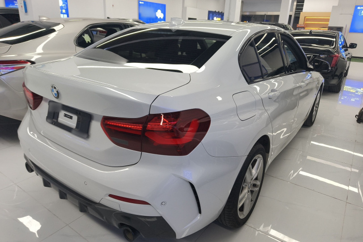 宝马1系 2023款 120i M运动曜夜版车身外观7