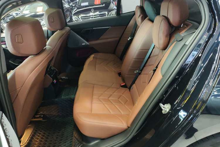 宝马5系 2024款 525Li M运动套装中控内饰21