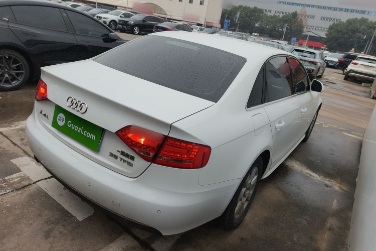 奥迪A4L 2012款 2.0 TFSI 自动标准型车身外观7