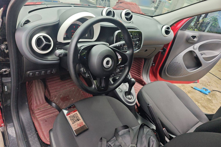 smart forfour 2018款 1.0L 52千瓦灵动版中控内饰7002
