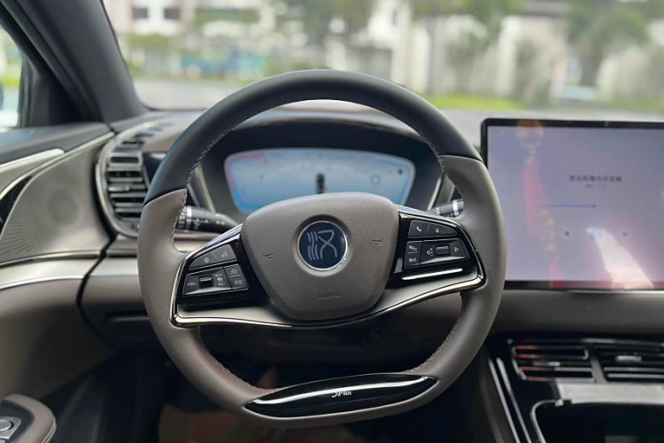 比亚迪 汉 2022款 DM-i 121KM 尊贵型中控内饰7002