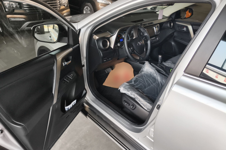 丰田 RAV4荣放 2015款 2.0L CVT四驱新锐版中控内饰20