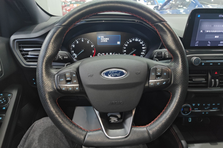 福特 福克斯 2020款 三厢 EcoBoost 180 自动ST Line局部细节13