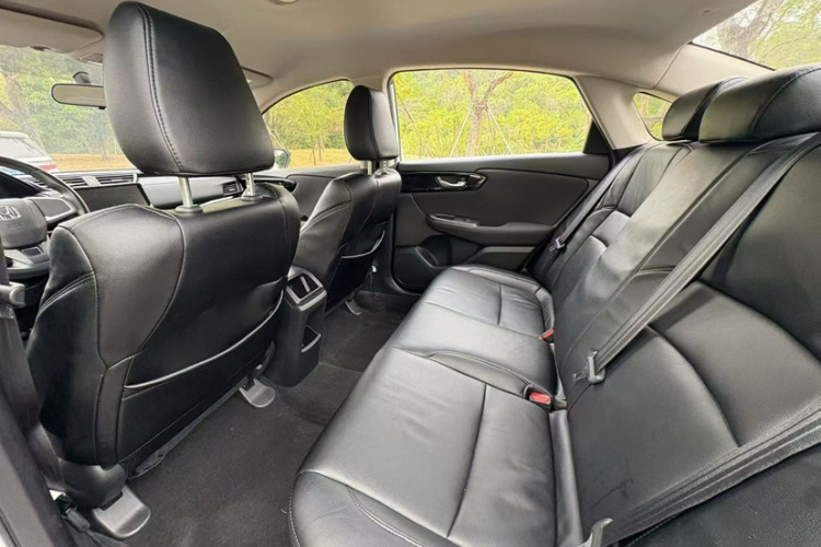 本田 凌派 2019款 180Turbo CVT舒适版 国VI中控内饰7002