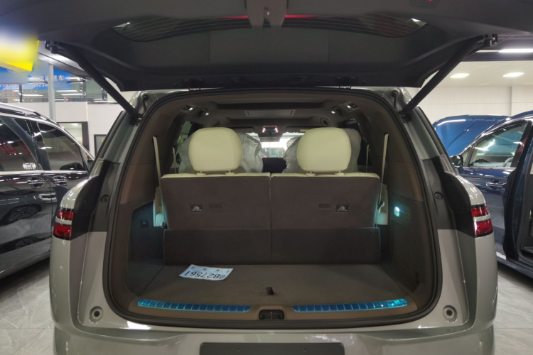 腾势N8L 2025款 旗舰型机舱底盘23