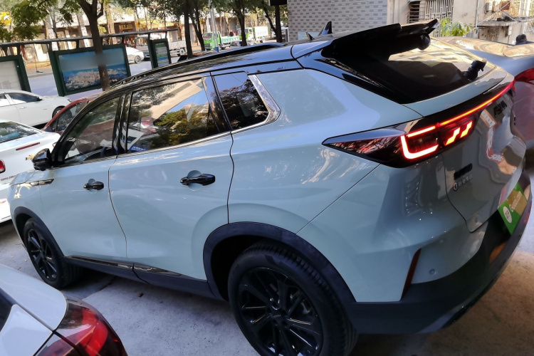 东风风神 皓极 2022款 马赫双擎 1.5T MHD 敢梦版车身外观4