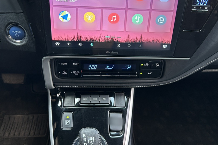 丰田 卡罗拉双擎E+ 2019款 1.8L E-CVT领先版中控内饰7003