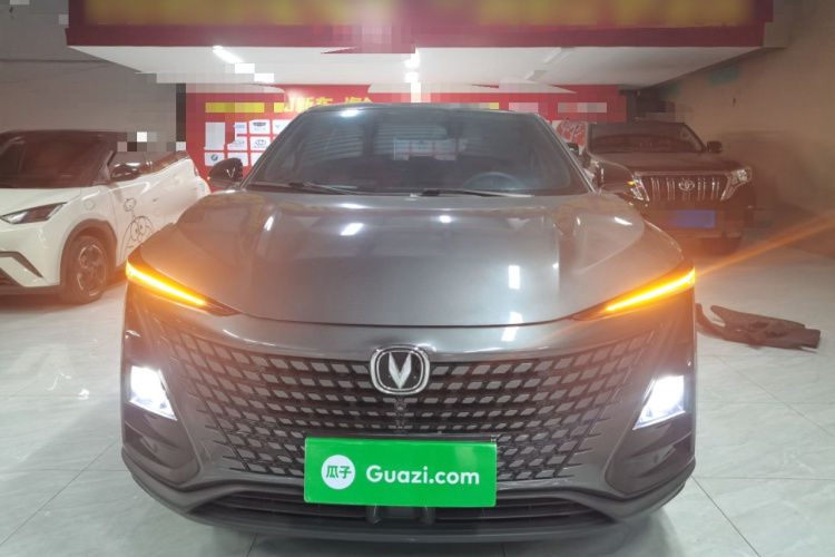 长安UNI-T 2020款 1.5T 尊贵型车身外观2