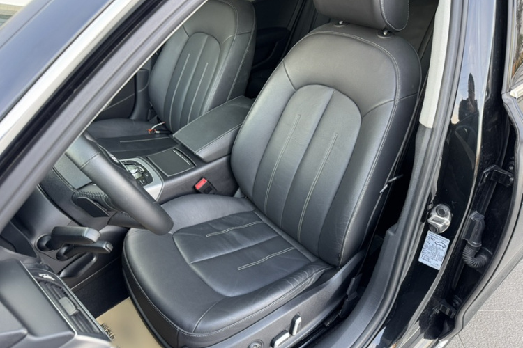 奥迪A6L 2018款 30周年年型 TFSI 进取型中控内饰7001