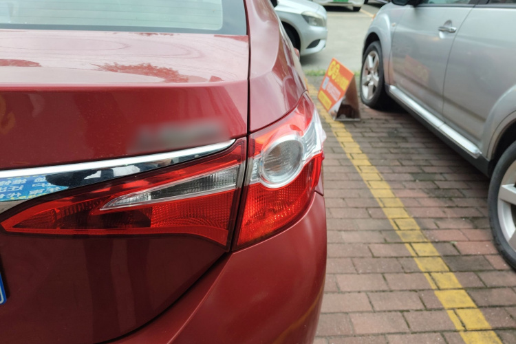 丰田 雷凌 2014款 1.6G CVT精英版车身外观9