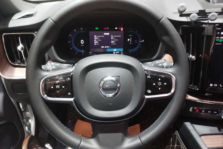 沃尔沃XC60新能源 2023款 T8 插电混动 长续航四驱智远豪华版中控内饰13