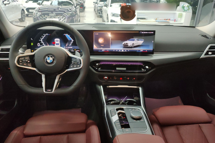 宝马3系 2025款 325i M运动套装中控内饰12