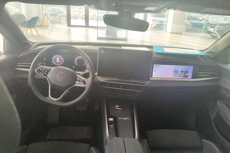 大众 帕萨特 2025款 Pro 380TSI 星空龙尊版中控内饰7003