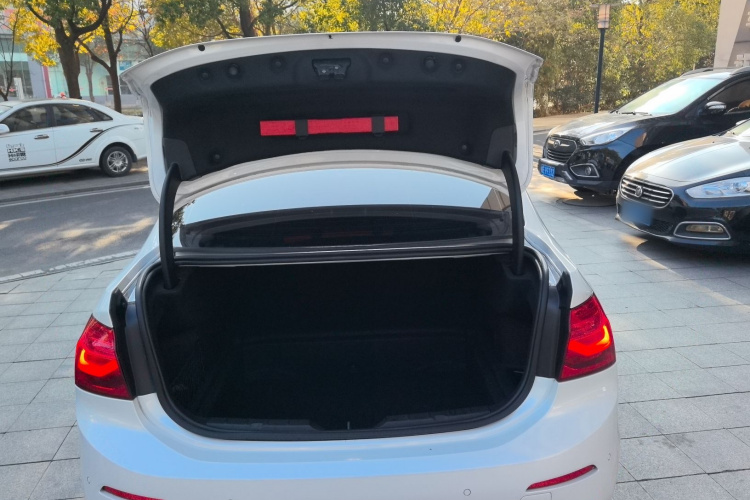 宝马1系 2018款 改款 118i 运动型局部细节23