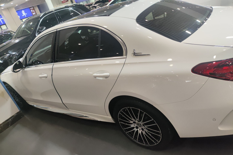 奔驰C级 2023款 改款 C 260 L 运动版车身外观4