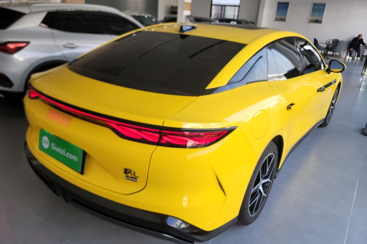 比亚迪 汉L 2025款 DM-p 四驱激光雷达旗舰型车身外观7