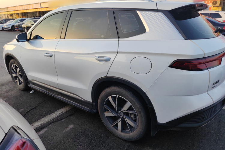 比亚迪 宋Pro新能源 2023款 冠军版 DM-i 71KM超越型车身外观4