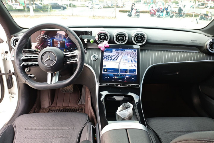 奔驰C级 2023款 C 260 L 运动版中控内饰12
