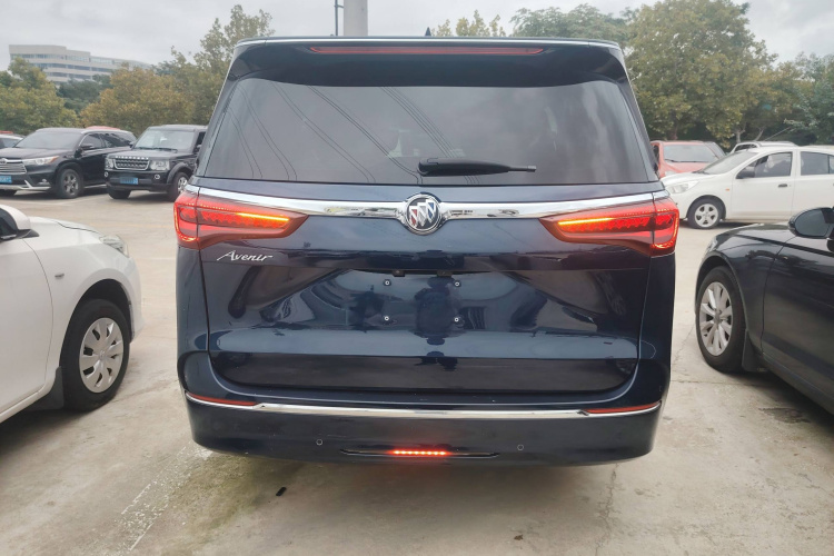 别克GL8 2020款 Avenir艾维亚 四座尊礼版车身外观6