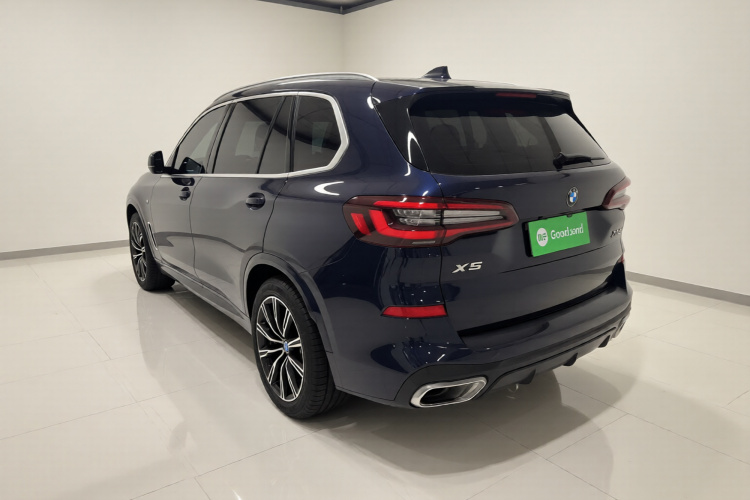 宝马X5 2022款 xDrive 30Li 尊享型M运动套装车身外观5